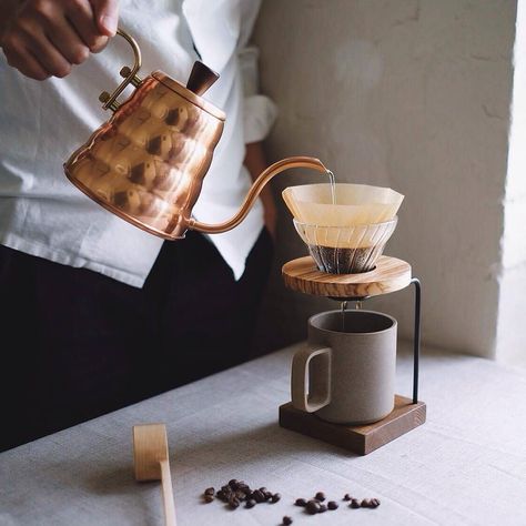 by @kurasu_ ===== Tag your #ManualBrewOnly coffee to get our daily shout out in this page! by manualbrewonly Local Milk, Coffee Drip, Coffee Stands, Coffee Equipment, Coffee Dripper, Milk Shakes, Large Coffee Mugs, Coffee Photography, Iced Latte