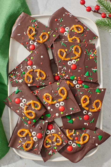 Reindeer Bark, Christmas Treats To Make, Christmas Bark, Easy Holiday Treats, Edible Christmas Gifts, Rudolph Christmas, Easy Christmas Treats, Recipes Dessert Easy, Recipe Ideas Easy