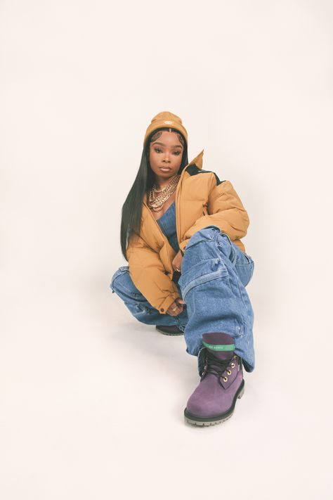 Hip Hop Female Outfit, Hip Hop Poses For Pictures, Lola Brooke Outfits, Hip Hop Picture Poses, Hip Hop Poses Photography, Hip Pop Outfit Ideas, Hip Hop Photoshoot Ideas, Graffiti Photoshoot Ideas Street Styles, Lola Brooke Rapper