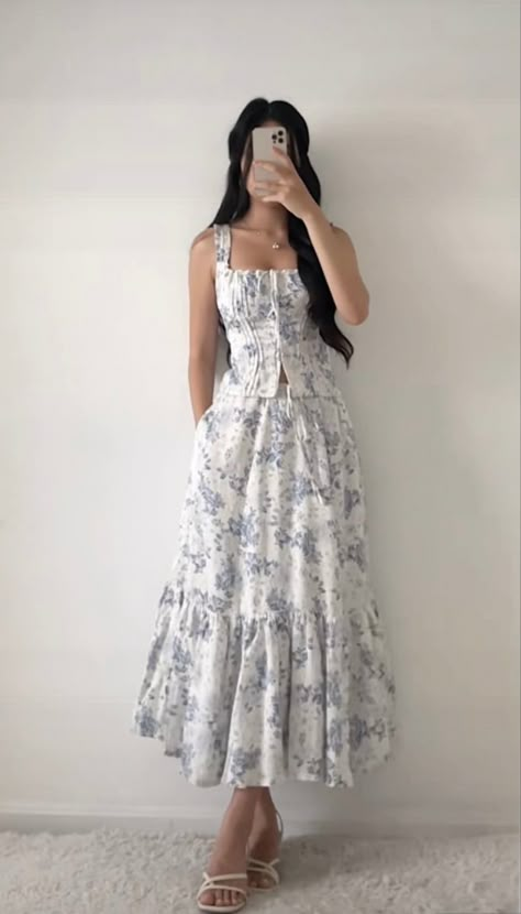 Balenciaga Clothes, Everyday Outfits Summer, Simple Prom Dress Long, Girly Style Outfits, Modest Casual Outfits, Soiree Dresses, Western Casual, Simple Style Outfits, Royal Clothing