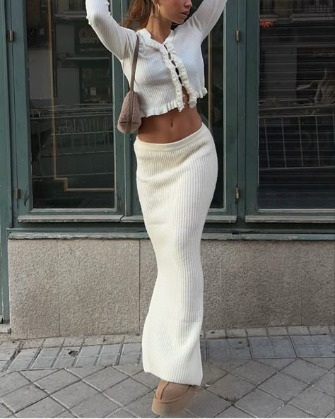 Long White Skirt Outfit Fall, Long White Skirt Outfit Winter, Skirt And Uggs Outfits, White Pants Outfit Winter, Ugg Fits, Camel Outfits, Autumn Winter Aesthetic, Uggs With Skirt, Demure Outfit