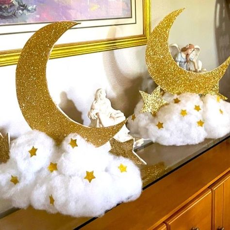 Half Moon Centerpiece, Over The Moon Centerpiece Diy, Diy Moon Decor Party, Moon Themed Centerpieces, Moon And Star Table Centerpieces, Moon Star Cloud Centerpieces, Crescent Moon Centerpiece, Moon And Star Baby Shower Centerpieces, Moon And Stars Party Decorations