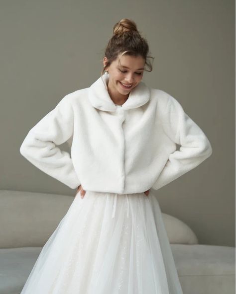 Bridal Coat, Wedding Jackets, Wedding Cardigan, Wedding Bolero, Open Shoulder Sweater, Wedding Instagram, Wedding Coat, Bolero Wedding, Shoulder Sweaters