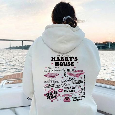 1d Merch, Harry Styles Merch, House Letters, Merch Aesthetic, Inspiration Designs, Sweatshirt Aesthetic, Harry Styles One Direction, Harry's House, Singer Dr