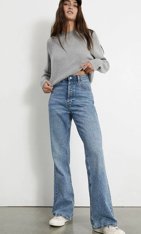 Flare Jeans And Sneakers, High Waisted Bootcut Jeans, High Waist Bootcut Jeans, Bootcut Jeans Outfit, Straight Jeans Outfit, High Waisted Jeans Outfit, Flare Jeans Outfit, High Rise Bootcut Jeans, High Waisted Flare Jeans