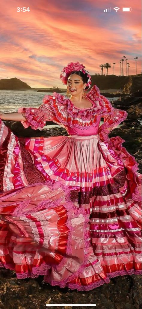 Sinaloa Folklorico Dress, Jalisco Dress Folklorico, Jalisco Folklorico Dresses, Folklorico Hairstyles, Folklorico Aesthetic, Mexican Dance Dress, Folklorico Dress, Charro Days, Mexican Traditional Clothing