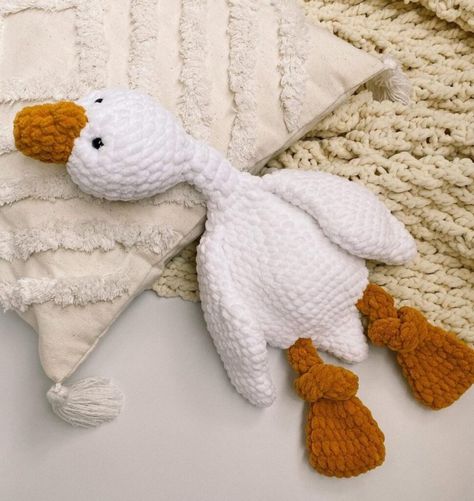 Amigurumi Goose Crochet Free Pattern - Free Amigurumi Easy Crochet Lovey Pattern, Crochet Goose Amigurumi Free Pattern, Goose Lovey Pattern, Knitted Lovey Pattern Free, Crochet Animal Balls, Plushie Amigurumi Free Pattern, Free Goose Crochet Pattern, Crochet Loveys For Babies Free Pattern, Goose Amigurumi Free Crochet