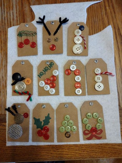 Christmas Gift Tags Made With Buttons, Diy Present Tags Christmas, Diy Christmas Gift Tags Buttons, Button Tags Christmas, Christmas Tags Made With Buttons, Christmas Ornaments Buttons, Christmas Button Gift Tags, Homemade Christmas Tags Simple, Gift Tag Ideas Christmas