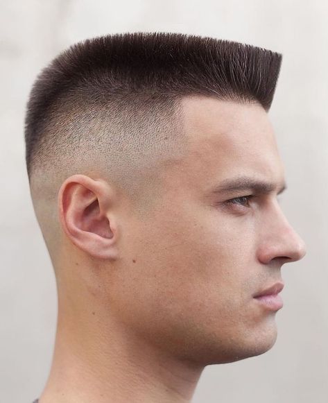 You can also go for the modern flat top. It features a square cut on top, which is good as it will not have an inverse contrast with your square face’s bone structure. The reason behind this is that the sides have a high fade, which ensures that the cut remains tall and narrow. Flat Top Fade, Skin Fade Haircut, Military Haircuts Men, Military Hair, Braid Hairstyle Ideas, Best Fade Haircuts, Top Hairstyles For Men, Flat Top Haircut, Military Haircut