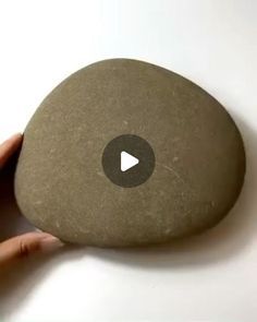 Daily Dose Of Sketch ✏️ on Instagram: "Painting on rocks 🪨🖌️ 1, 2, 3, or 4? Credit: youzaijiejie521 / 悠哉手绘 on Douyin" Art Stones Ideas, Rock Art Painting Ideas, Drawing On Rocks, Things To Paint On Rocks, Painting On Stones, Stone Painting Ideas, River Stones Crafts, Stone Sculpture Art, Acrylic Painting Rocks