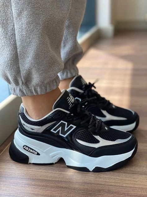 Sneakers For Teenage Girl, Streetwear Shoes Women, Classy Sneakers, Black New Balance, Casual Shoes Women Sneakers, Pretty Sneakers, Trendy Shoes Sneakers, Dr Shoes, Fashion Shoes Heels