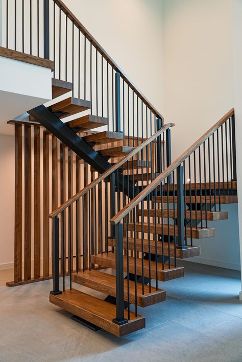 Mcm Stair Railing, Mcm Staircase, Modern Staircase Railing, Staircase Interior, Modern Staircases, Modern Stair Railing, Staircase Railing Design, Iron Staircase, Stair Railing Design