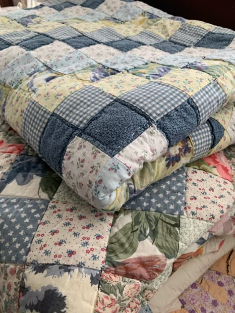 Cute Quilts, Decoration Inspiration, Patchwork Quilt, Quilting Ideas, Room Inspiration Bedroom, Step By Step Guide, Yahoo Mail, Dream House Decor, Apartment Ideas