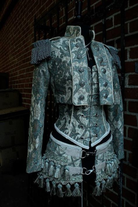 Moda Steampunk, Mode Steampunk, Womens Costumes, Victorian Steampunk, Steampunk Clothing, Beautiful Shorts, Fantasy Costumes, Fantasy Clothing, Steampunk Fashion