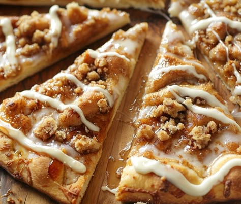 Sweet and Crunchy Cinnamon-Sugar Pizza – Chloe foods Homemade Dessert Pizza, Cinnamon Sugar Pizza, Cinnamon Pizza, Pizza Dough Ideas, Cinnamon Sugar Desserts, Grilled Cheese Truck, Cinnabon Recipe, Pizza Dough From Scratch, Dessert Pizzas