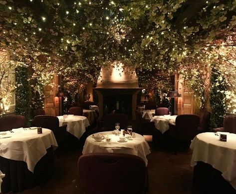 Visit one of the most romantic restaurants in the world this Valentine's Day. Cute Dinner, Visuell Identitet, Restaurant In London, London Bucket List, Dinner Places, Dinner Restaurants, Romantic Restaurant, London Restaurants, London Town