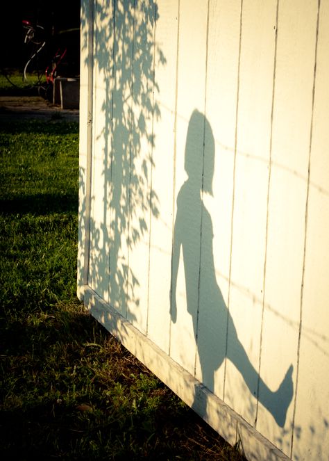 Shadow. Paper Girls, Shadow Shadow, Ombres Portées, Shadow Silhouette, Shadow Photography, Shadow Art, Foto Tips, Shadow Play, 수채화 그림