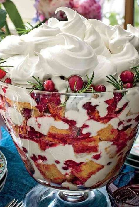 Spice Cake Trifle, Homemade Spice Cake Recipe, Homemade Spice Cake, Cake Trifle, Christmas Trifle, Spice Cake Recipes, Trifle Bowl, Trifle Desserts, Cake Layers