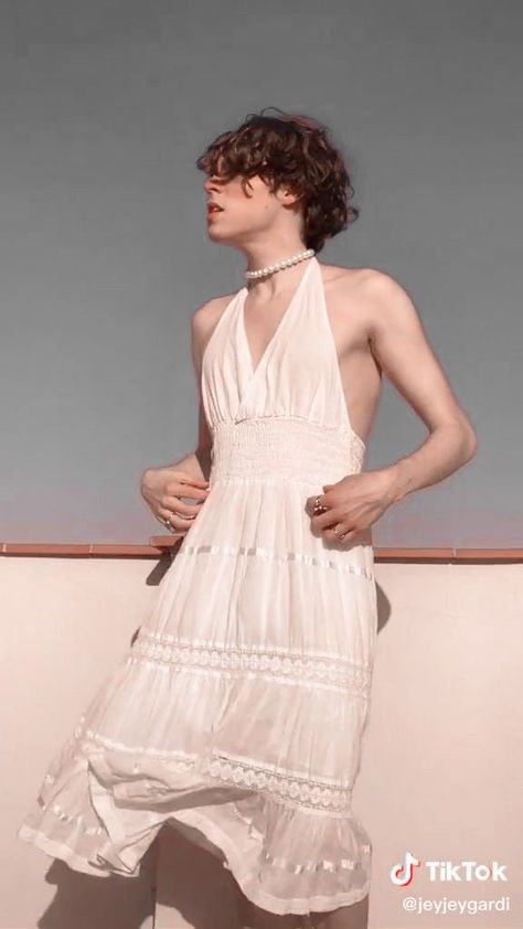 Men In Lingeniere Art, Men In Dresses Aesthetic, Feminine Men Outfits, Feminine Men Aesthetic, Genderless Aesthetic, Feminine Men Fashion, Men In Dresses, Feminine Boys, Boys In Skirts