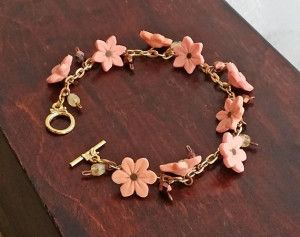 Polymer clay/ FIMO charm bracelet Clay Charm Bracelet, Polymer Clay Charm Bracelet, Fimo Diy, Polymer Clay Tutorials, Flower Charm Bracelet, Diy Polymer Clay, Polymer Clay Flower Jewelry, Diy Earrings Polymer Clay, Polymer Clay Bracelet