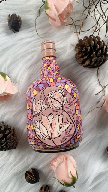 Glass Paints On Bottles, Glass Paint Bottle Art, Bottle Art With Photos, Creative Bottle Art, Bottel Paintings Aesthetic, Glass Bottle Art Ideas Creative, Glass Painting Designs On Bottles, Aesthetic Bottle Painting, Aesthetic Bottle Art