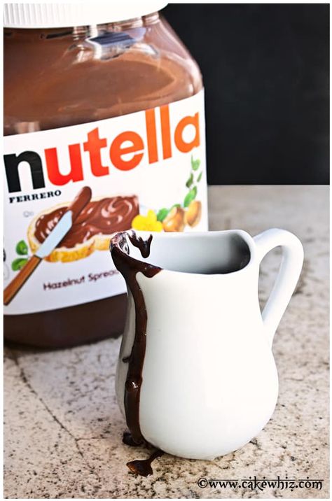 This Nutella syrup recipe is drool-worthy! It's perfect for pouring over pancakes and waffles. Very easy to make with just 2 ingredients. Nutella Syrup, Nutella Sauce, 3 Ingredient Nutella Brownies, How To Make Nutella, Syrup Cake, Nutella Desserts, Sweet Sauces, Hot Chocolate Gifts, Nutella Brownies