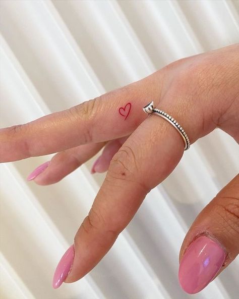 Red Heart Tattoo, Red Heart Tattoos, Small Finger Tattoos, Finger Tattoo For Women, Finger Tats, Petite Tattoos, Inspiration Tattoos, Red Ink Tattoos, Tattoos Women