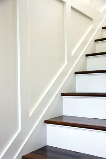 From http://www.patrickahearn.com/property/captains_house1/  Beautiful and spare, it's one of my favorite combinations, but wishful thinking for the city dweller. Patrick Ahearn Architect, Wainscoting Stairs, Patrick Ahearn, Wainscoting Bedroom, Wainscoting Styles, Staircase Remodel, Modern Staircase, House Stairs, Staircase Design