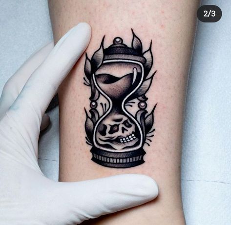 Traditional Tattoo Cover Up, Tattoos Masculinas, Traditional Tattoo Drawings, Traditional Hand Tattoo, Hourglass Tattoo, Petit Tattoo, Light Tattoo, Traditional Tattoo Sleeve, Flash Tattoo Designs