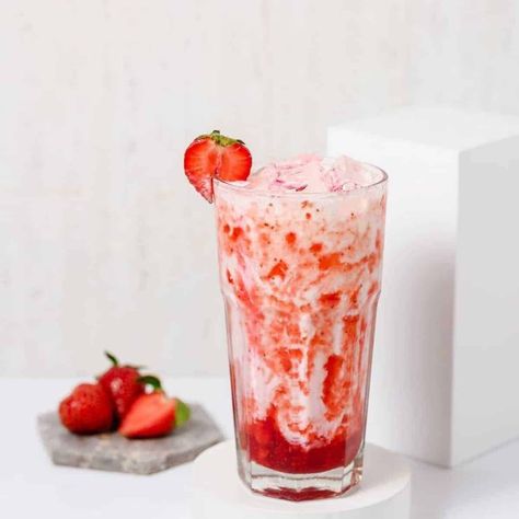 Strawberry Milk Recipe, Korean Strawberry Milk, Korean Strawberry, Ice Milk, Korean Dishes, Strawberry Puree, Coffee Ice Cream, Strawberry Milk, Milk Recipes