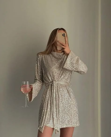 New Years Eve Outfits Classy, Sequins Top Outfit, Sequin Dress Outfit, Christmas Eve Outfit, Birthday Dress Women, Party Dress Classy, Prom After Party, Christmas Dress Women, Sequin Outfit