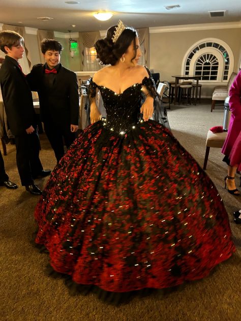 Black And Burgundy Quince Dress, Quince Dresses Black And Red, Dark Red Quince Theme, Black Cherry Quinceanera Dresses, Black And Red Rose Quince Dress, Emo Quinceanera, Red And Black Quinceanera Dresses, Black And Red Quinceanera Theme, Quncie Dresses Red And Black