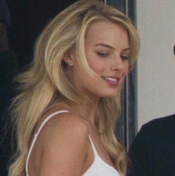 Young Margot Robbie, Book Tok Aesthetic, Sunny Blonde, Margot Robbie Hair, Naomi Lapaglia, Hey Barbie, Real Life Barbie, Margot Robbie Harley Quinn, Jane Porter