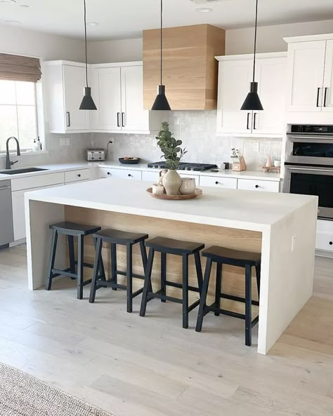 Kitchen Island Back, White Oak Kitchen Cabinets, White Oak Kitchen, Kitchen Island Bench, Oak Kitchen Cabinets, Kitchen Island Decor, New House - Kitchen, Oak Kitchen, Kitchen Farmhouse