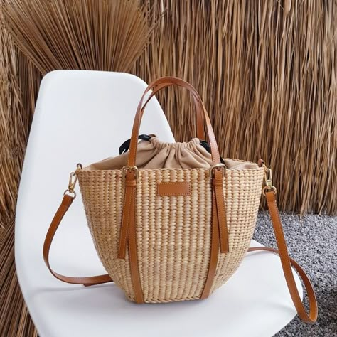 Making A Bag, Women Boho Style, Diy Crochet Bag, Crochet Shoulder Bags, Basket Bags, Bling Bags, Straw Beach Bag, Wicker Bags, Rattan Bag