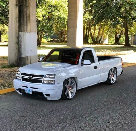 Classic Trucks Chevy, Chevy Single Cab, Chevy Silverado Ss, Chevy Silverado Single Cab, 85 Chevy Truck, Silverado Single Cab, Chevy Trucks Lowered, 2005 Chevy Silverado, Trucks Lowered