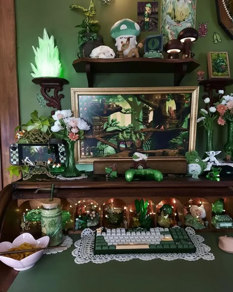 Cool Cubicle Decor, Brown And Green Pc Setup, Zen Gaming Setup, Woodsy Gaming Setup, Game Set Up Ideas, Gremlincore Decor, Botanical Pc Setup, Bohemian Gaming Setup, Green Desk Astethic