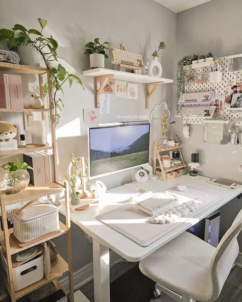 Bedroom Idea With Desk, Boho Style Desk, Things You Must Have In Your Room, Very Small Room Ideas Bedrooms, Desk In Living Room Ideas Apartments, Small Home Office Design Layout, Aesthetic Desk Layout, Desk Aesthetic Gaming, Room Decor 2024