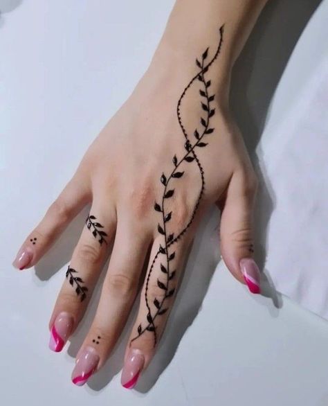 Hanna Tattoo, Simple Henna Designs Hand, Small Henna Designs, Simple Henna Designs, Cute Henna Designs, Cute Henna Tattoos, Henna Style Tattoos, Henna Designs Wrist, Henna Inspired Tattoos