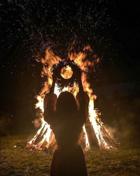 Slavic Mythology, Hakone, Foto Poses, Season Of The Witch, Beltane, Witch Aesthetic, Fantasy Aesthetic, Summer Solstice, Futurism