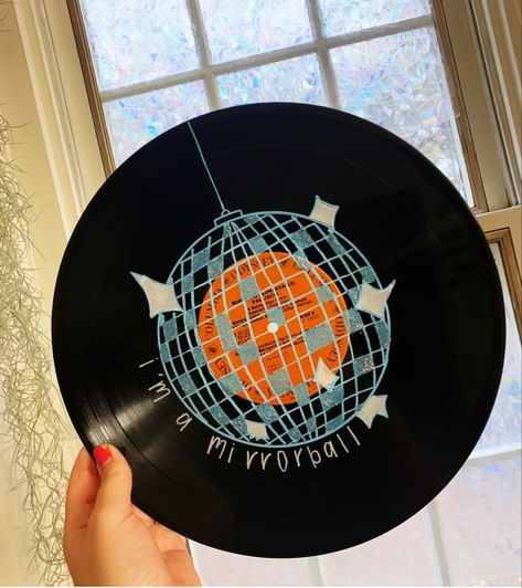 Vinyl Record Painting Ideas, Taylor Swift Mirrorball, Record Art Ideas, Record Painting Ideas, Record Decor, Vinyl Record Painting, Vinyl Record Art Ideas, Vinyl Painting, Painted Records