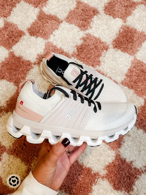 These new On Clouds are goreous and so comfortable! Annndddd thecolors! 😫 click the pic to grab your pair!!! #onclouds #runningshoes #womensrunning #womensrunningshoes Cute On Cloud Shoes, Outfits With On Cloud Shoes, Nurse Shoes Aesthetic, Pink On Clouds, Cute On Clouds, On Cloud Shoes Women, Cute Gym Shoes, On Clouds Shoes, On Running Shoes Women