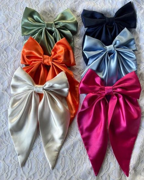 💓 #smallbusiness #supportsmallbusiness #bows #bowsforgirls #bowsbowsbows #bowseason Satin Bow Hair Clips, Bow Tie For Hair, Cute Bows For Hair, Trending Hair Accessories, Satin Hair Accessories, Bow For Hair, Bows For Hair, Satin Accessories, Hair Bow Tie