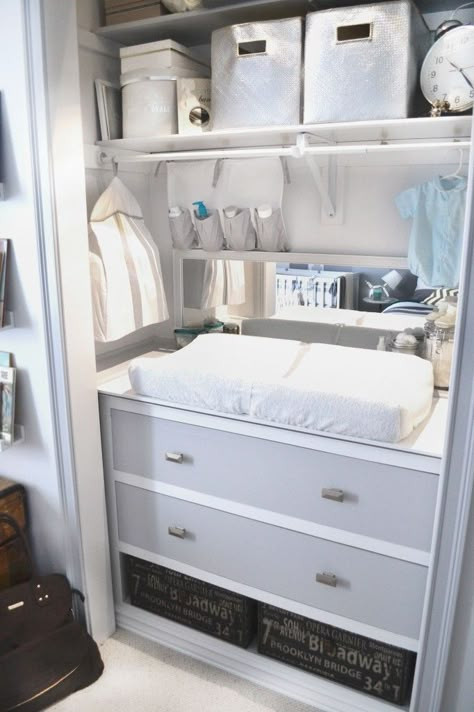 Short on space? Put the changing table in the closet and add mirror for extra light! #nursery #organization #storage Small Nursery Organization, Changing Dresser, Space Hacks, Baby Room Storage, Small Space Nursery, Small Space Hacks, Small Bedroom Storage, Small Nursery, Baby Room Organization