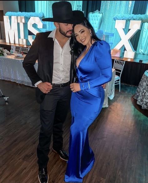 Vaquero Prom Outfit, Vaquero Wedding Outfit, Men Western Outfits, Vaquero Outfit Mexican Men, Casal Agro, Cowboy Wedding Attire, Mexican Couple, Botas Western, Wedding Outfit Guest