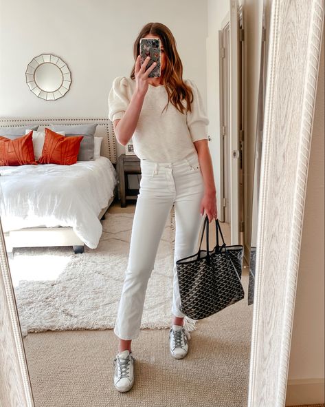 White Mom Jeans Outfit Summer, Brunch Outfit White, White Mom Jeans Outfit, Cropped Flare Jeans Outfit, Health Photoshoot, White Mom Jeans, White Puff Sleeve Top, Mom Jeans Outfit Summer, White Tops Outfit