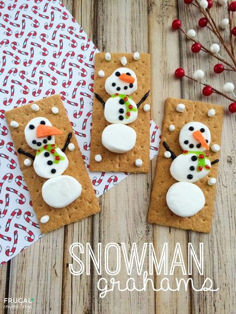 Frugal Coupon Living's Snowman Grahams - a Christmas Kid's Food Craft. Great for a school party or holiday classroom activity idea. Christmas Food Crafts, Holiday Food Crafts, Christmas Recipes For Kids, Kids Food Crafts, Snowman Treats, Yummy Christmas Treats, Edible Crafts, Christmas Crafts For Kids To Make, Alternative Christmas