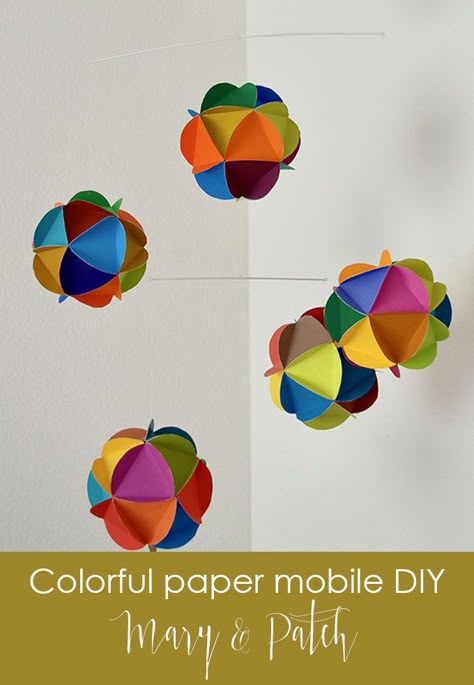 Diy Paper Balls Decoration, Paper Ball Craft, Paper Balls Hanging, Paper Mobile Diy, Paper Hanging Decorations, Paper Mobiles, Homemade Mobile, Mobile For Baby, Christmas Mobile