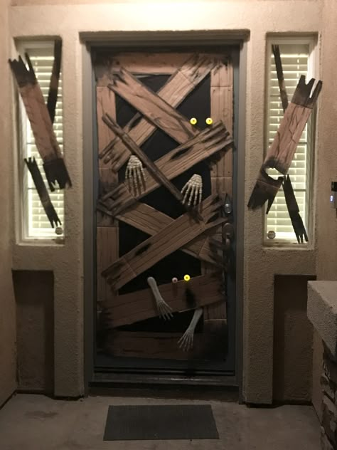 Scary Front Porch Halloween Ideas Decoration, Halloween Decorated Door, Zombie Halloween Party Decorations, Halloween Door Decorations Scary, Halloween Door Decorations Contest Ideas, Halloween Apartment Door Decor, Scary Door Decorations Halloween, Haloween Decoracion Diy, Scary Halloween Door Decorations