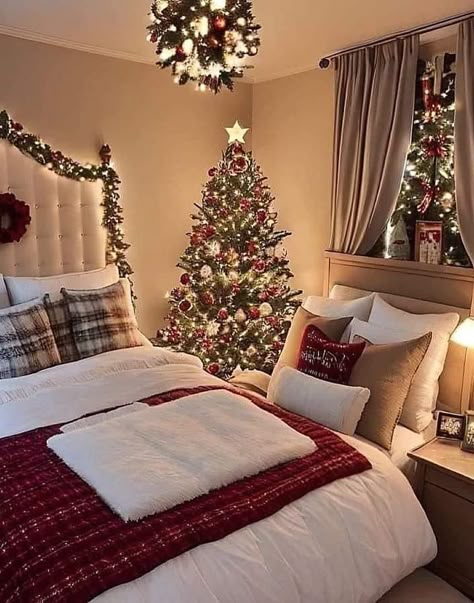 Christmas Trees In Bedrooms, Vintage Christmas Bedroom Decor, Christmas Themed Room, Christmas Room Inspiration, Christmas Bedrooms, Holiday Bedroom Decor, Holiday Room Decor, Holiday Bedroom, Decorations Bedroom